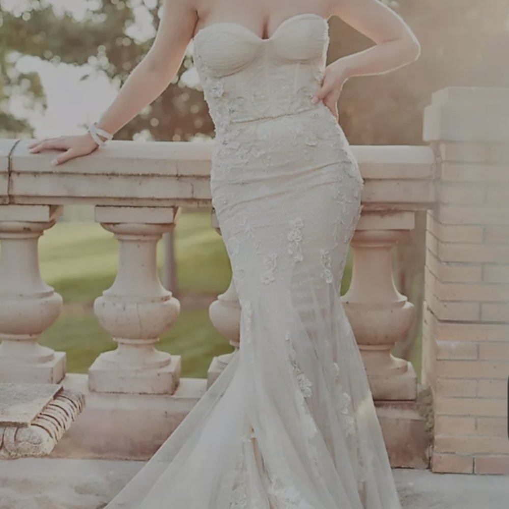 Galina Wedding Dress - Picture 4 of 12